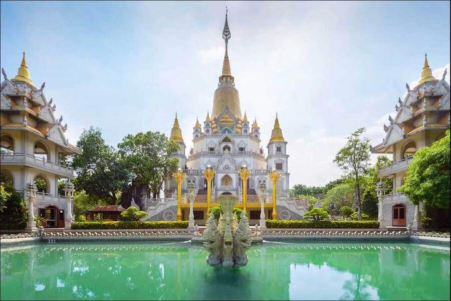 Vẻ đẹp của chùa Bửu Sơn là sự kết hợp hài hòa giữa kiến trúc của 3 quốc gia: Ấn Độ, Việt Nam và Thái Lan.