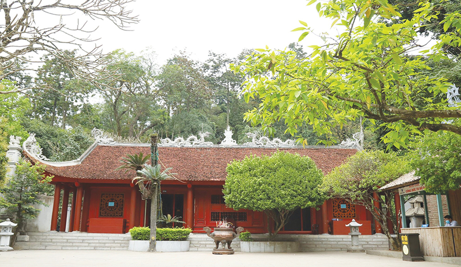 Về đất Phú Thọ, đến thăm đền Hùng là niềm tự hào của mỗi người con đất Việt.