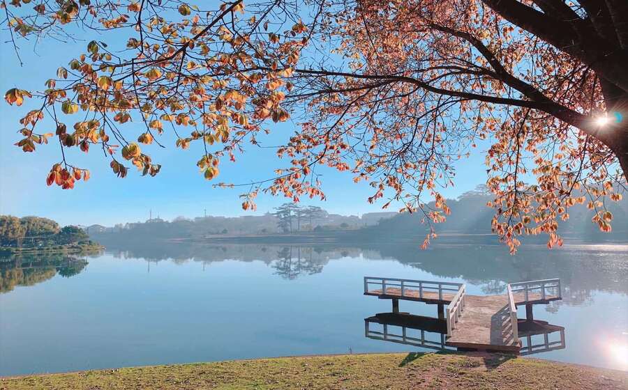 Hồ Xuân Hương với vẻ đẹp thơ mộng là một điểm đến không thể bỏ qua khi tới Đà Lạt.