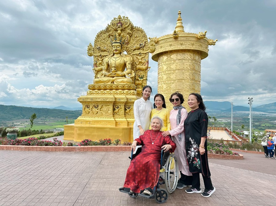 Hoa hậu Ngọc Hân và gia đình đã có hành trình tham quan nhiều kỷ niệm tại Samten Hills Dalat