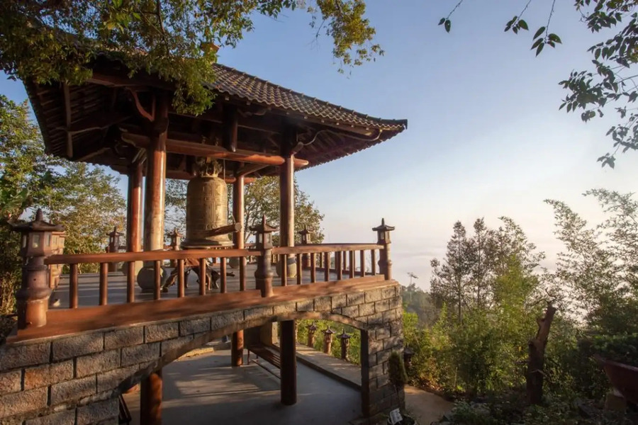 Tháp chuông có kiến trúc độc đáo tại chùa Linh Quy Pháp Ấn.