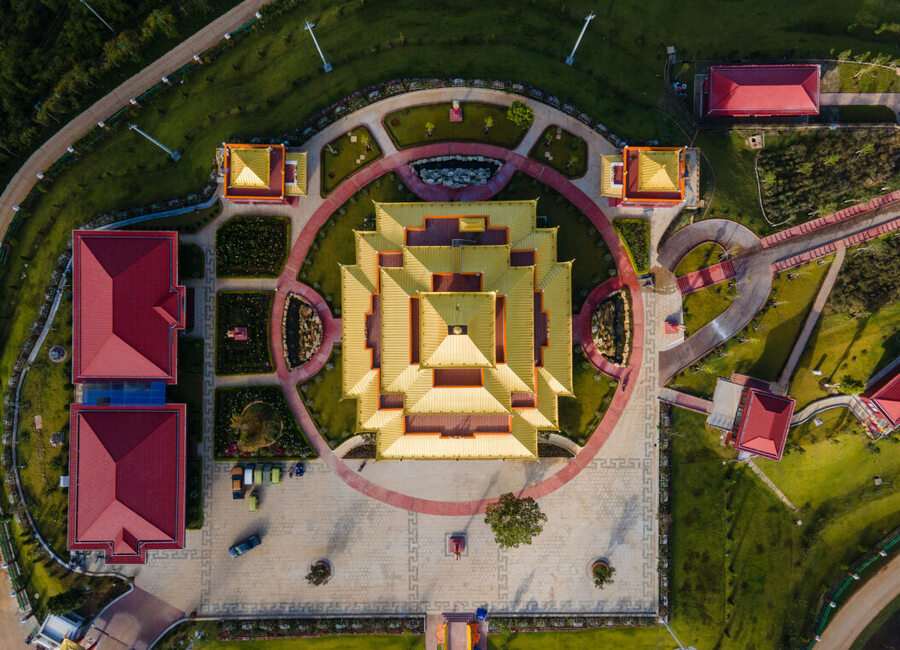 Tổng thể được xây dựng theo hình mandala nổi tiếng trong Phật giáo Mật Tông