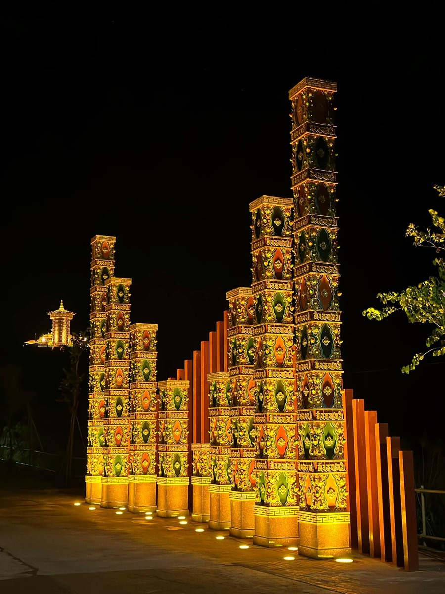 Vẻ đẹp của 9 cột biểu tượng Himalaya vào ban đêm