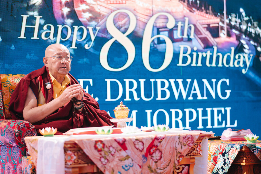 Đại lão hòa thượng Drubwang Sonam Jorfel Rinpoche trong buổi lễ kỷ niệm sinh nhật tròn 86 tuổi của Ngài tại Samten Hills Dalat vào năm 2023.