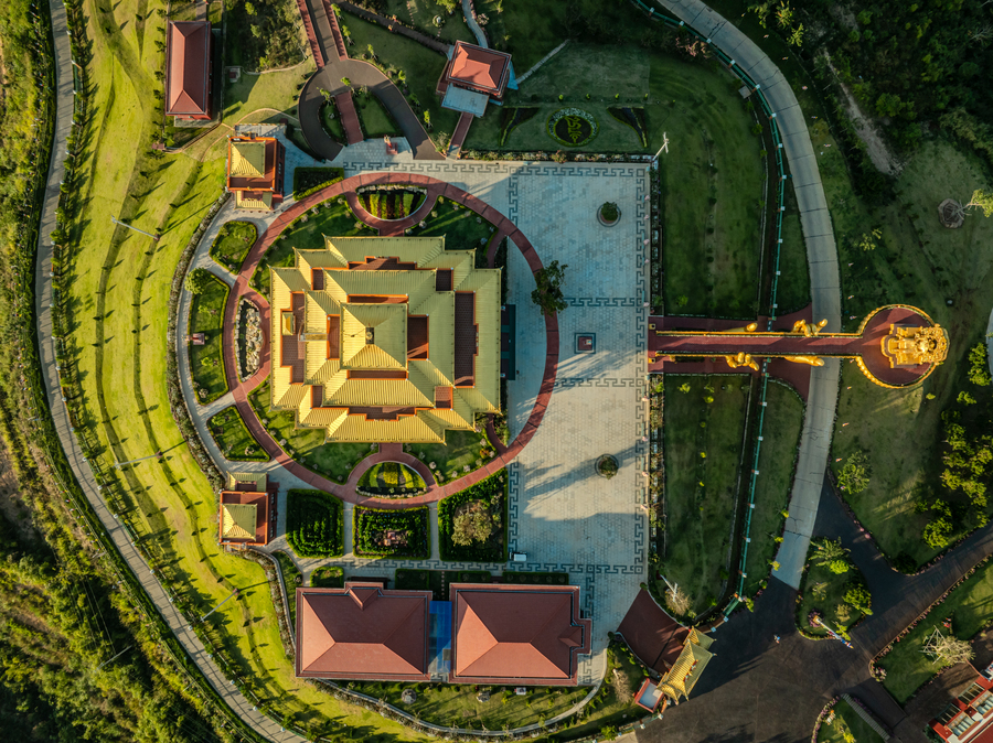 Nhà trưng bày Drigung Kagyu Samten Ling Việt Nam nhìn từ trên xuống sẽ thấy một Mandala hội tụ tinh hoa trời đất tại Trái tim Samten Hills Dalat