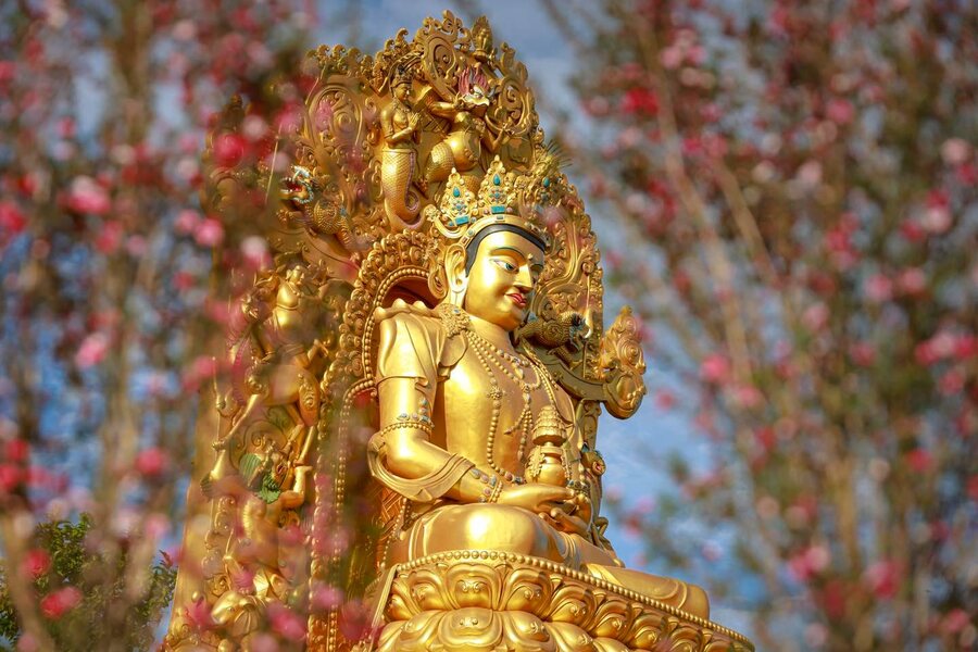 Tượng Đức Phật Trường Thọ là biểu trưng cho sức khỏe và sự trường thọ