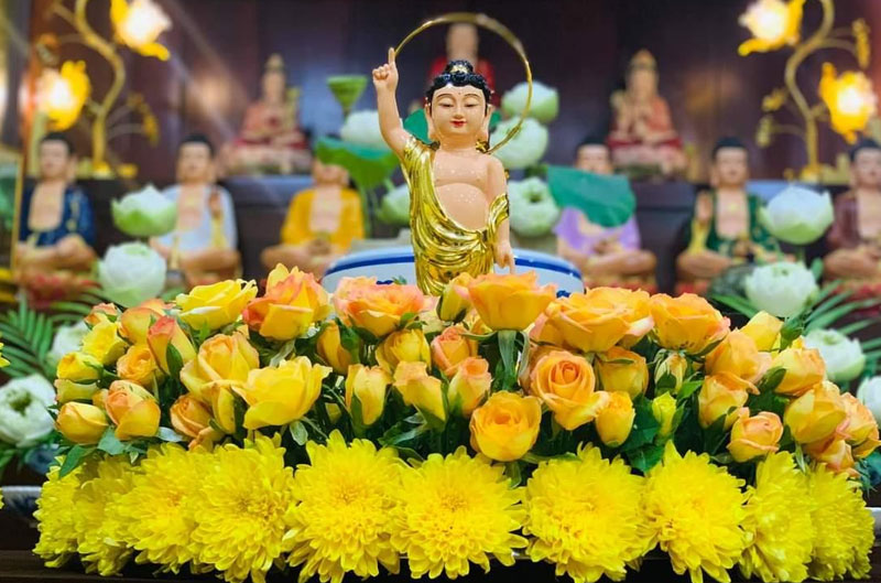 cach-trang-tri-le-dai-phat-dan-tai-gia-2