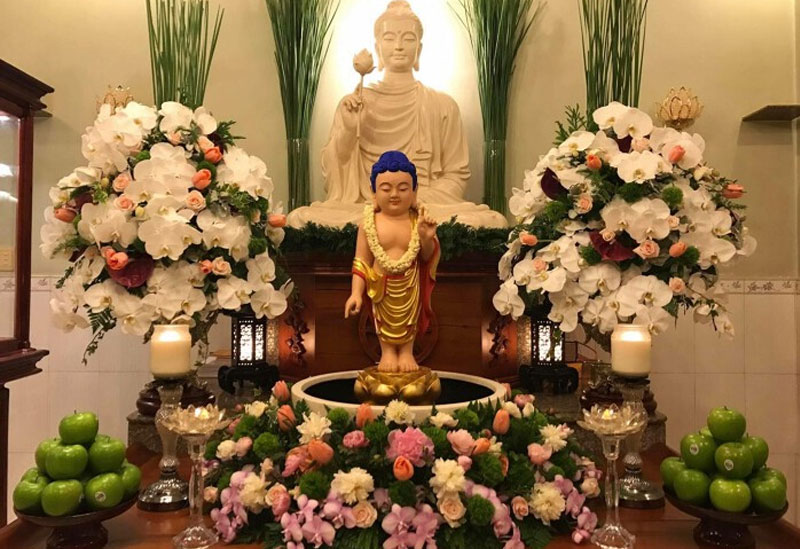 cach-trang-tri-le-dai-phat-dan-tai-gia-5