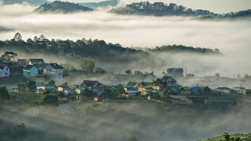 da-lat-thang-8-co-mua-va-lanh-khong