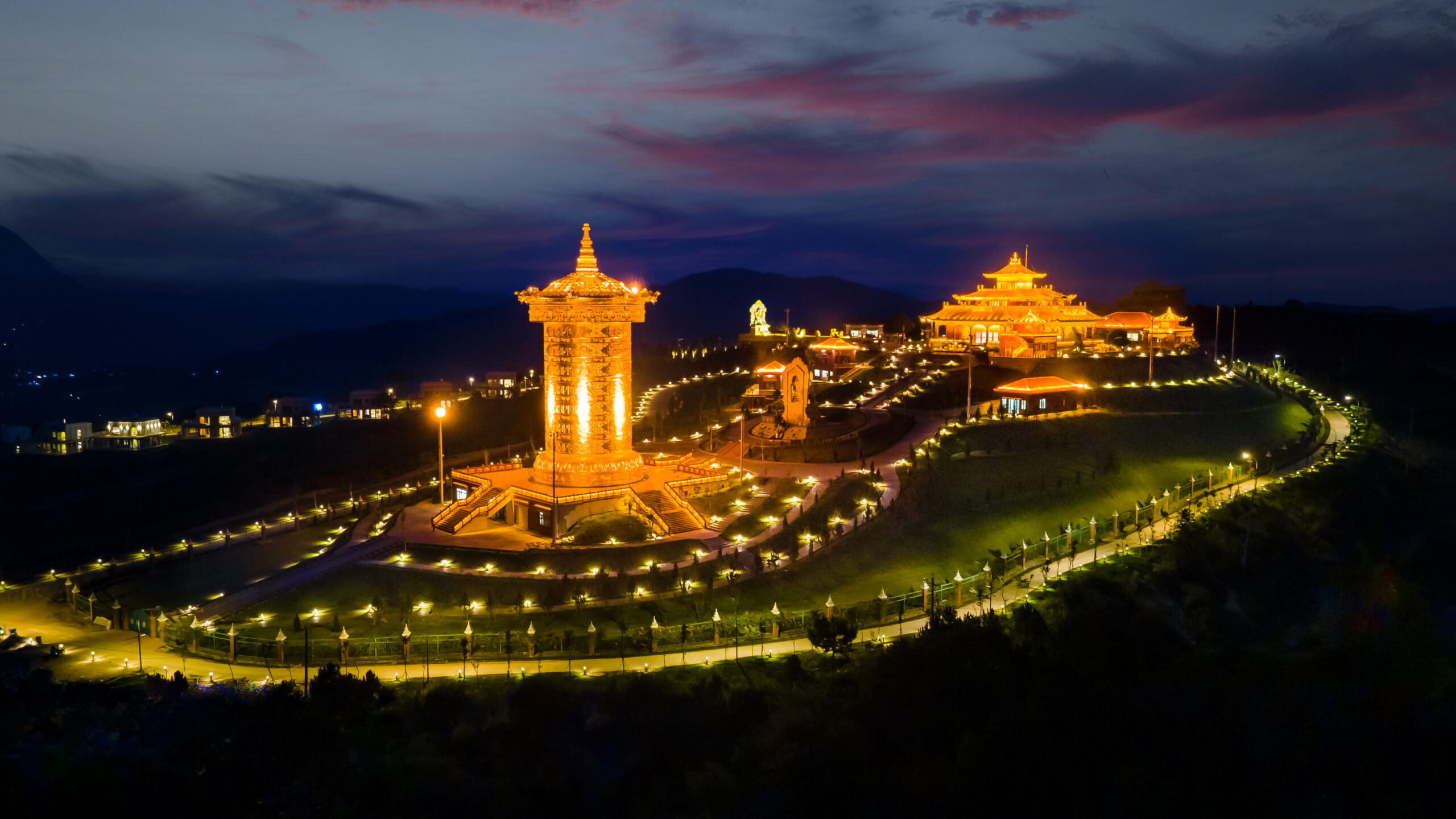 Samten Hills Dalat nổi bật với kiến trúc Phật giáo Kim Cương Thừa