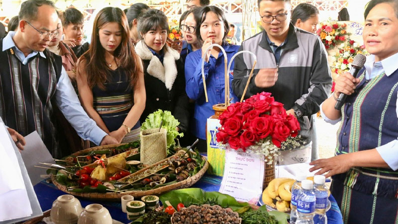 Thưởng thức ẩm thực và đặc sản của người K'Ho