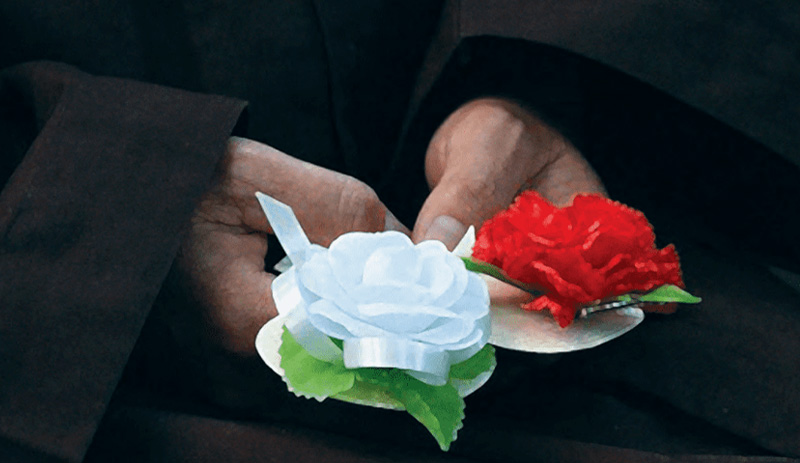 Nghi thức bông hồng cài áo